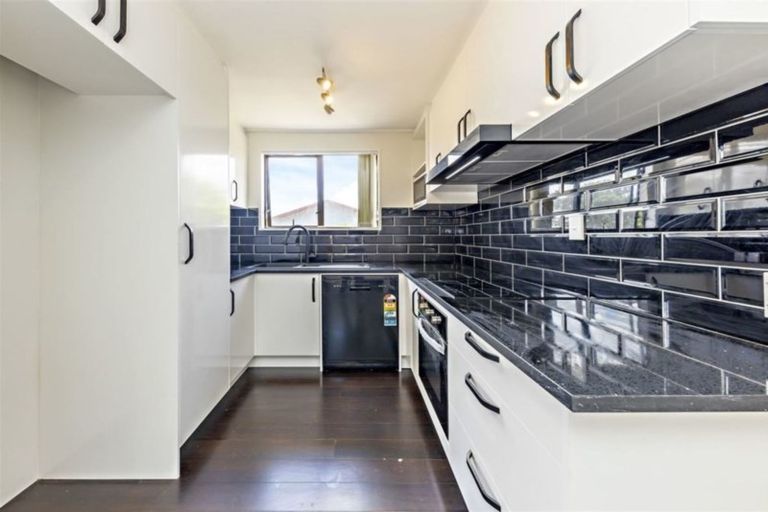 Photo of property in 1/149 Te Irirangi Drive, Flat Bush, Auckland, 2019