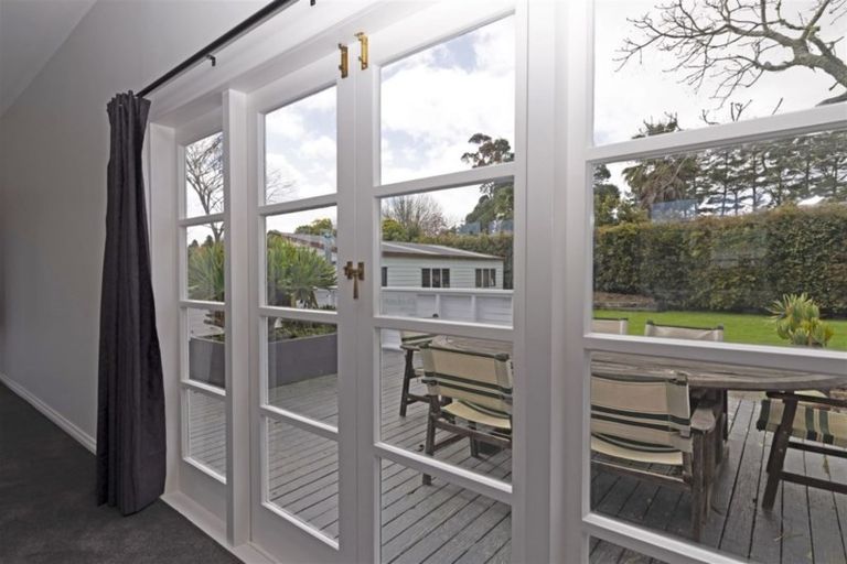 Photo of property in 25 Taupaki Road, Taupaki, Henderson, 0782