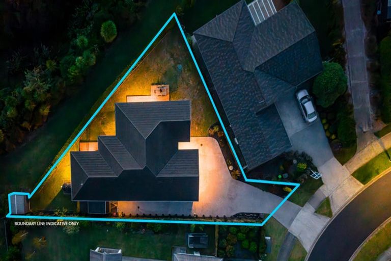 Photo of property in 13 Vogwill Road, Kumeu, 0810