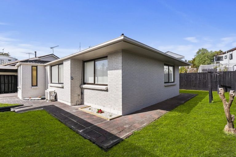 Photo of property in 2/49 Larne Avenue, Pakuranga Heights, Auckland, 2010