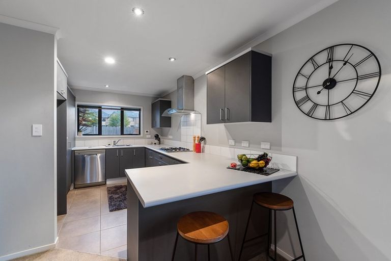 Photo of property in 41 Sonoma Crescent, Oteha, Auckland, 0632