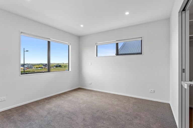 Photo of property in 31 Parkmore Drive, Rosehill, Papakura, 2113