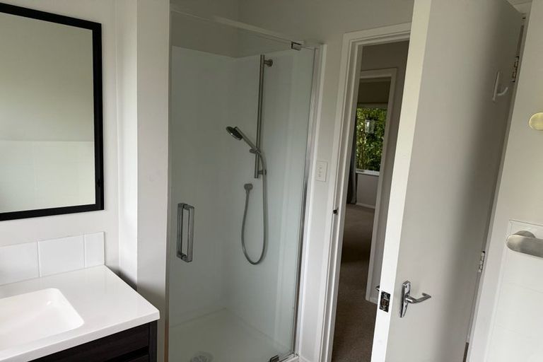 Photo of property in 14 Raymond Terrace, Northcote, Auckland, 0627