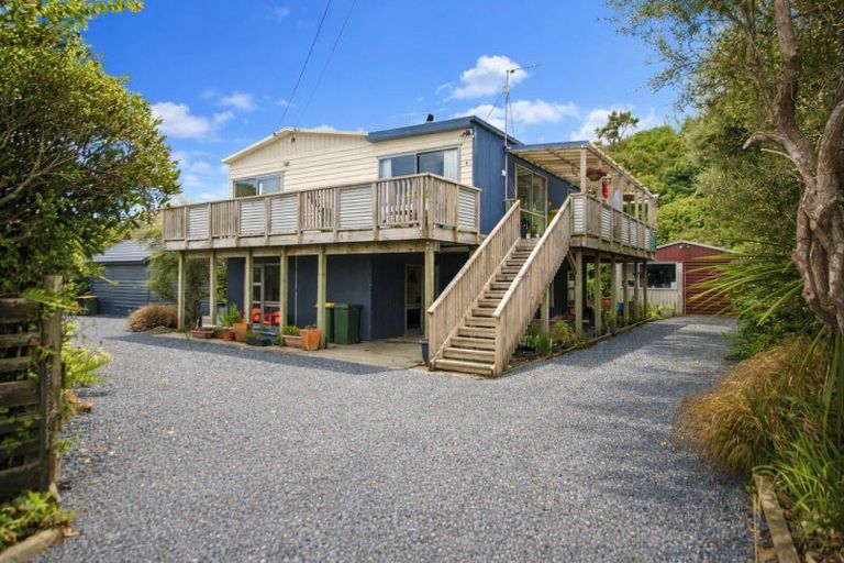 Photo of property in 9 Moana Street, Kaka Point, Balclutha, 9271