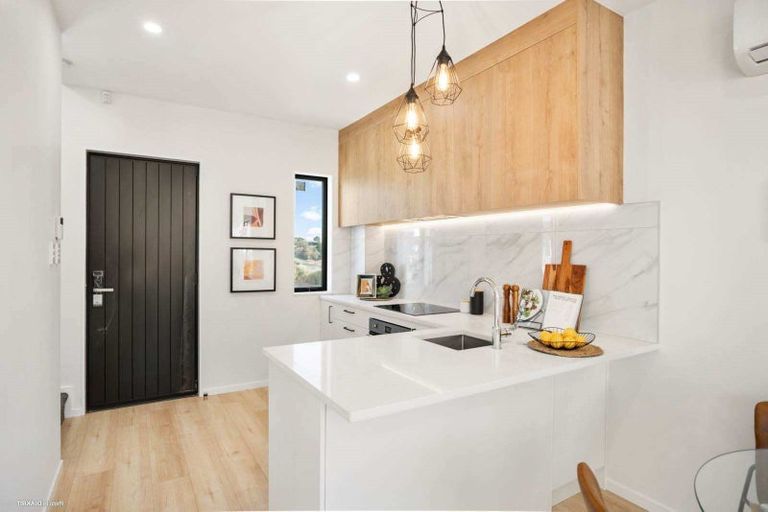 Photo of property in 2/6 Kereru Street, Henderson, Auckland, 0612