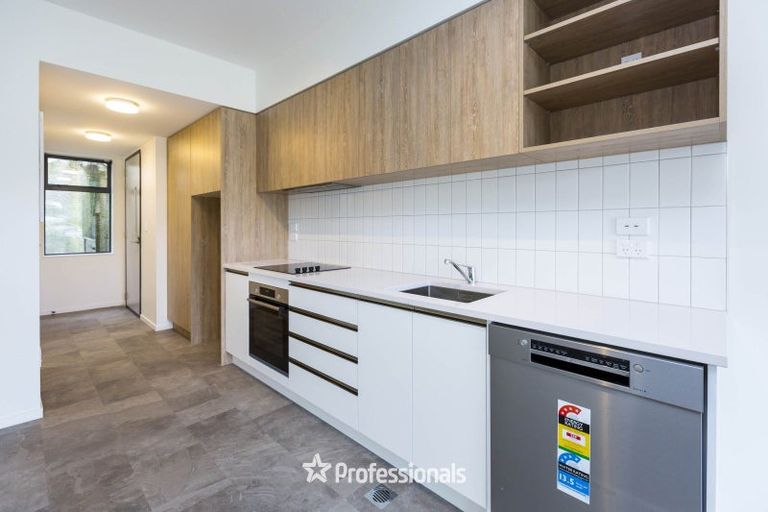 Photo of property in 4/65 Tiketike Way, Brooklyn, Wellington, 6021
