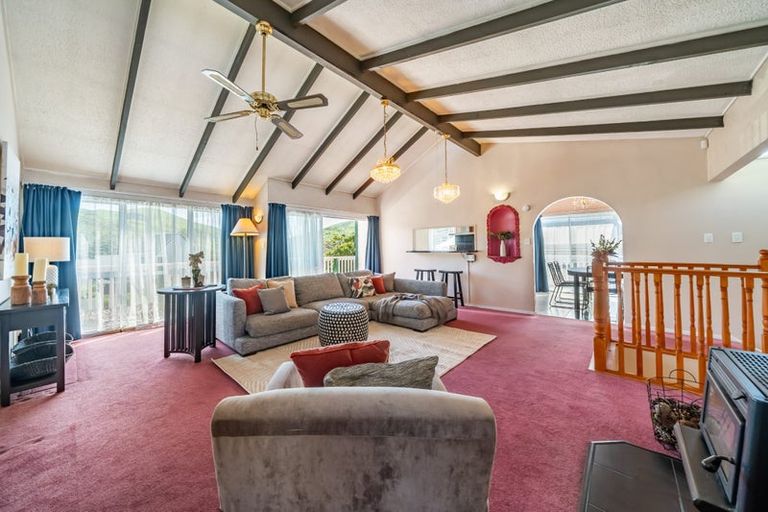 Photo of property in 6 Haast Close, Kelson, Lower Hutt, 5010