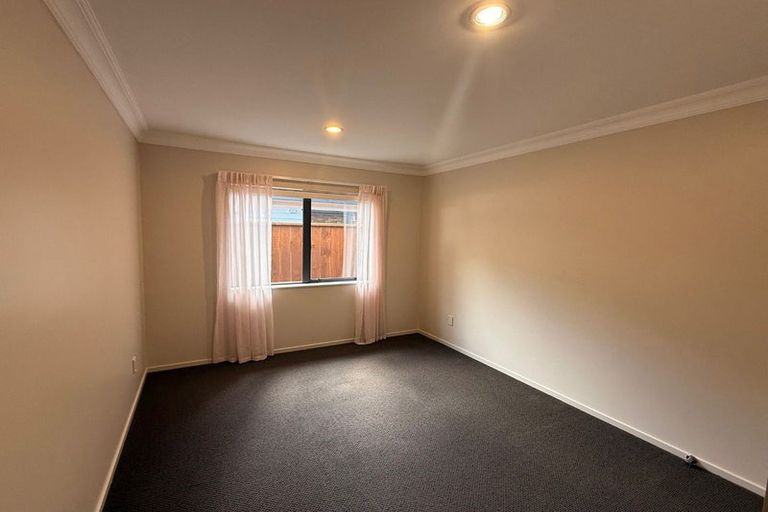 Photo of property in 26 Aragon Grove, Kingsley Heights, Upper Hutt, 5018