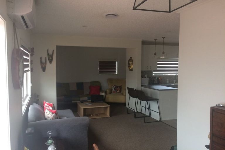 Photo of property in 2/43 Dale Crescent, Pakuranga, Auckland, 2010