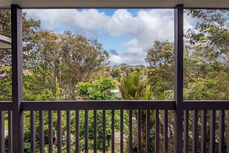 Photo of property in 2/16 Mistletoe Place, Browns Bay, Auckland, 0630