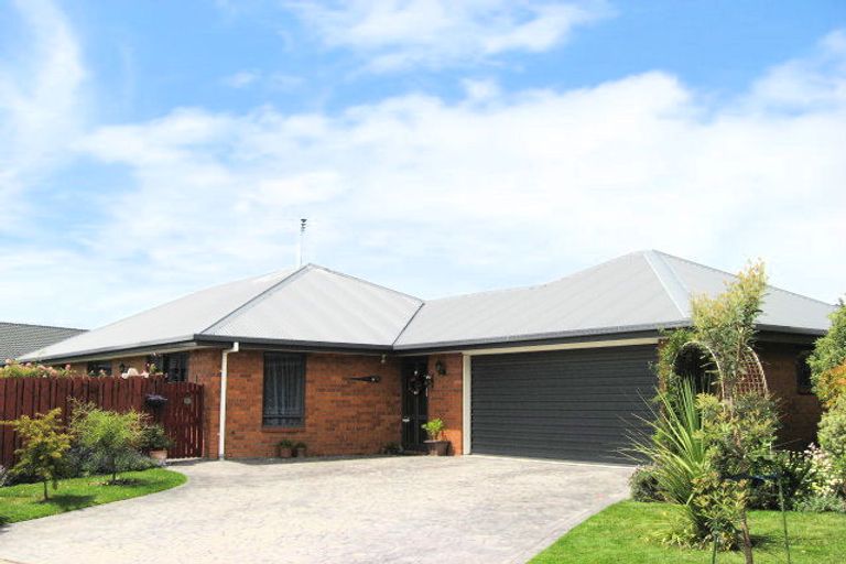 Photo of property in 7 Wendy Place, Heathcote Valley, Christchurch, 8022