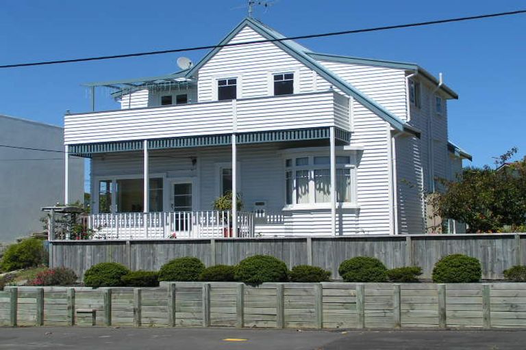 Photo of property in 4 Rodney Road, Northcote Point, Auckland, 0627