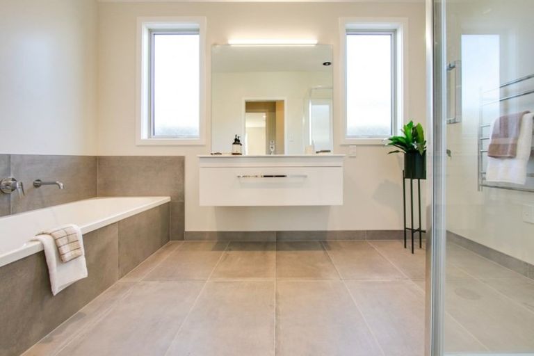 Photo of property in 14 Ruahine Road, Poraiti, Napier, 4112