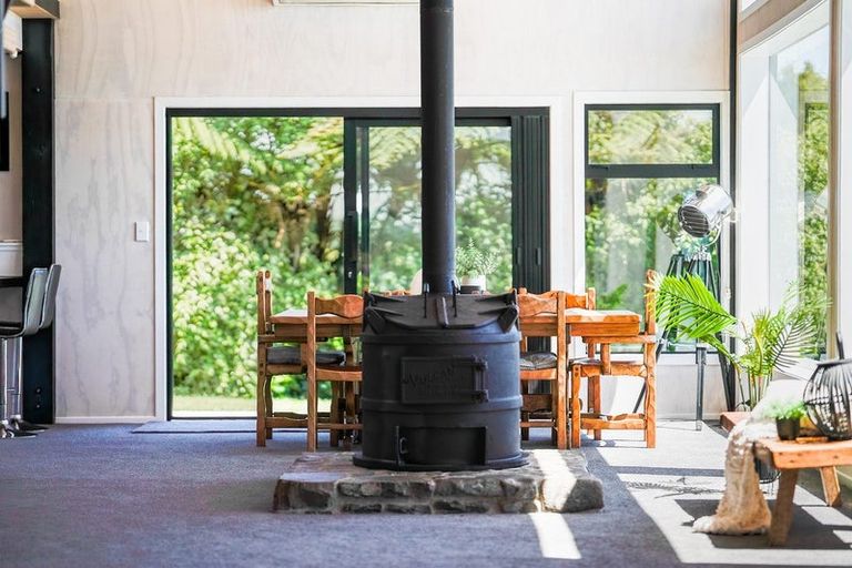 Photo of property in 198-200 Maungakotukutuku Road, Paraparaumu, 5032