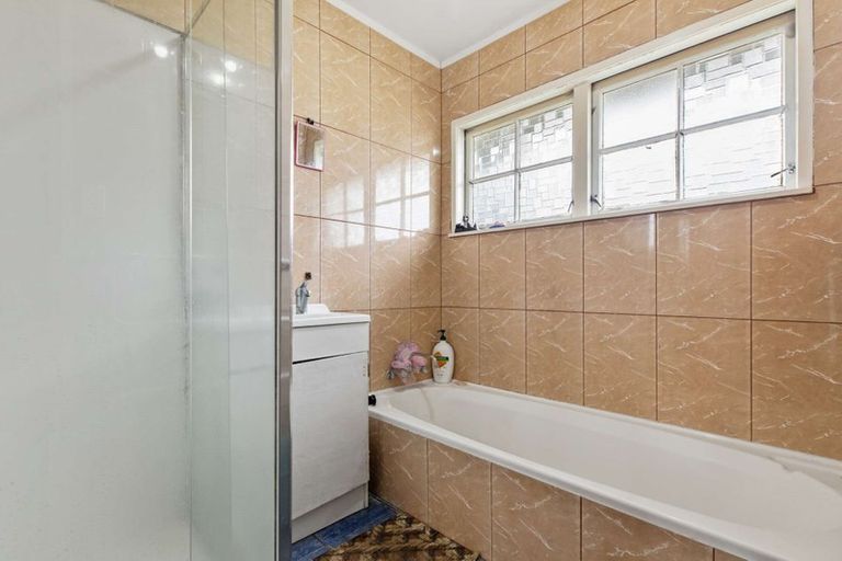 Photo of property in 422 Roscommon Road, Clendon Park, Auckland, 2103