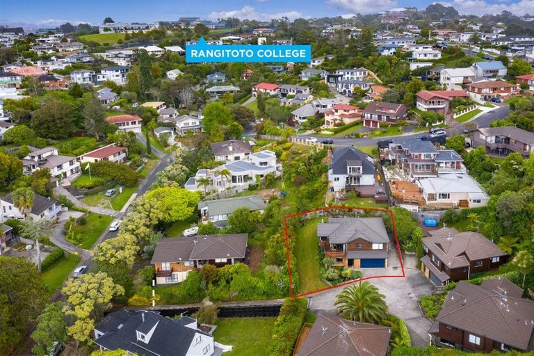 Photo of property in 1/6 Honeysuckle Lane, Mairangi Bay, Auckland, 0630