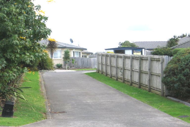 Photo of property in 96 Buscomb Avenue, Henderson, Auckland, 0610