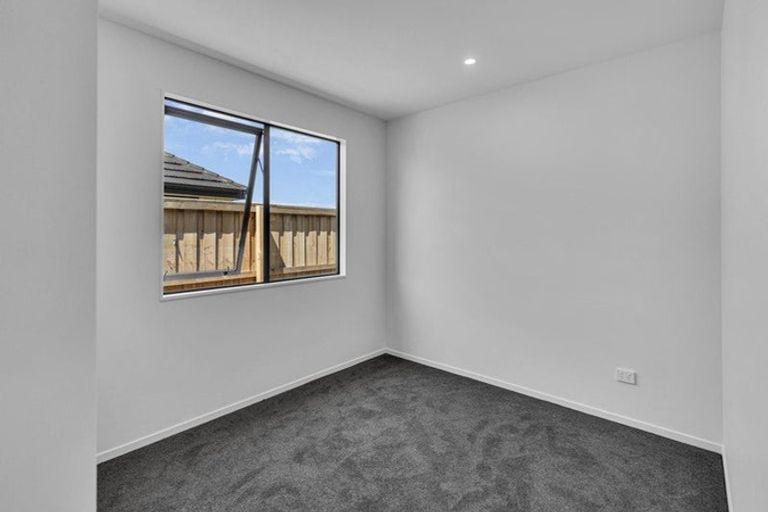 Photo of property in 35 Stackwood Avenue, Woodend, 7691