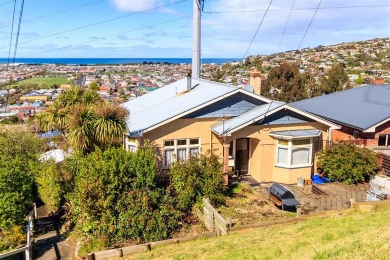 Photo of property in 33 Forfar Street, Clyde Hill, Dunedin, 9011