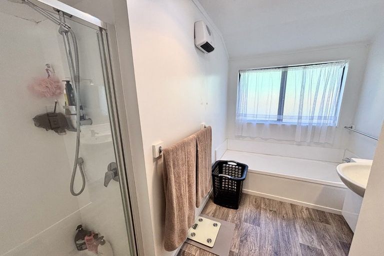 Photo of property in 22 Albatross Close, Whitby, Porirua, 5024