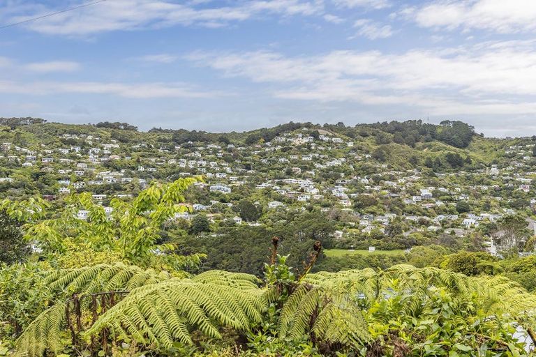 Photo of property in 2a Downing Street, Crofton Downs, Wellington, 6035