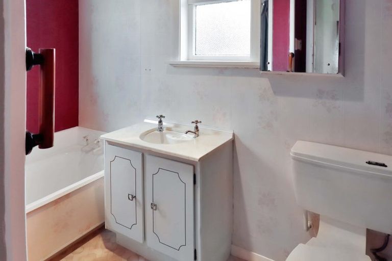 Photo of property in 18 Fitzherbert Road, Wainuiomata, Lower Hutt, 5014