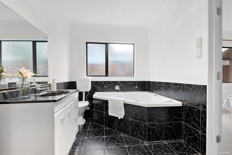 Photo of property in 21a Astley Avenue, New Lynn, Auckland, 0600