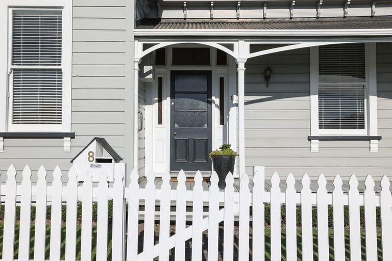 Photo of property in 8 Morley Street, New Plymouth, 4310