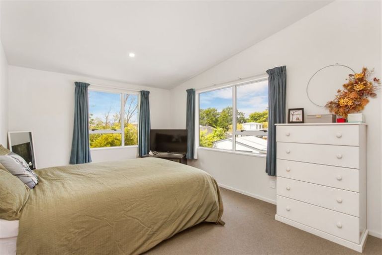 Photo of property in 7 Sawtell Place, Northcote, Christchurch, 8052