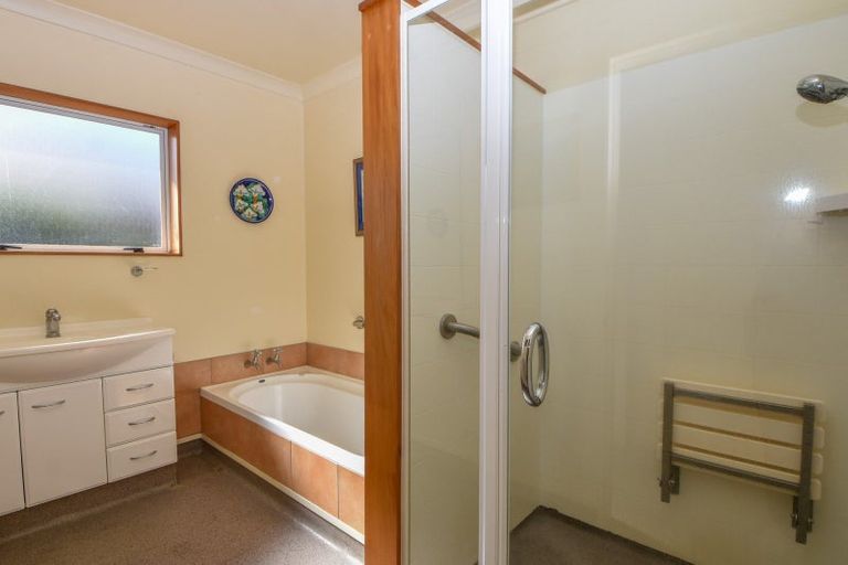 Photo of property in 72 Pembroke Street, Carterton, 5713