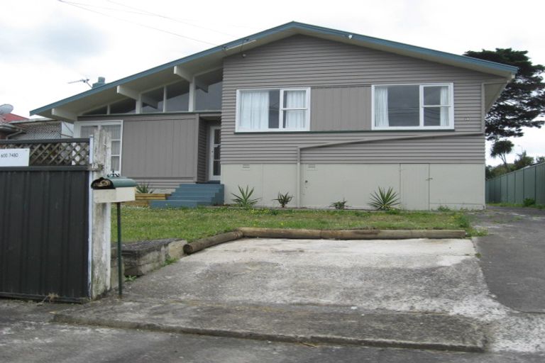 Photo of property in 18 Farnborough Crescent, Mangere, Auckland, 2022