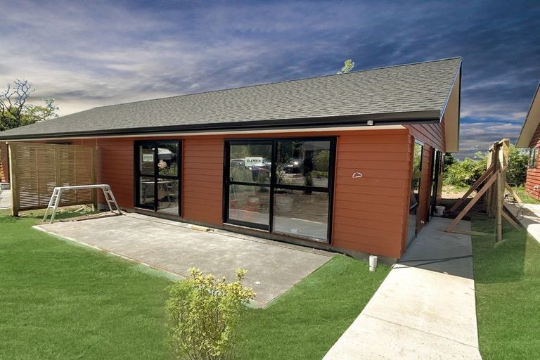 Photo of property in 12 Winnie Close, Acacia Bay, Taupo, 3330