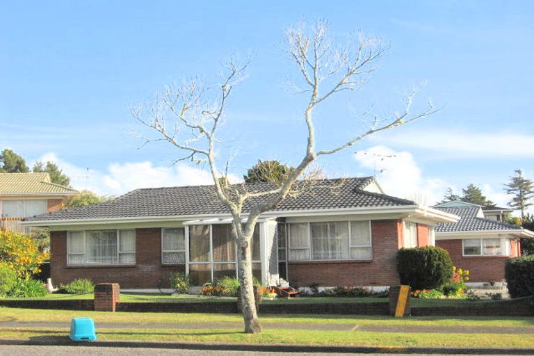 Photo of property in 2/11 Ashdown Place, Pahurehure, Papakura, 2113