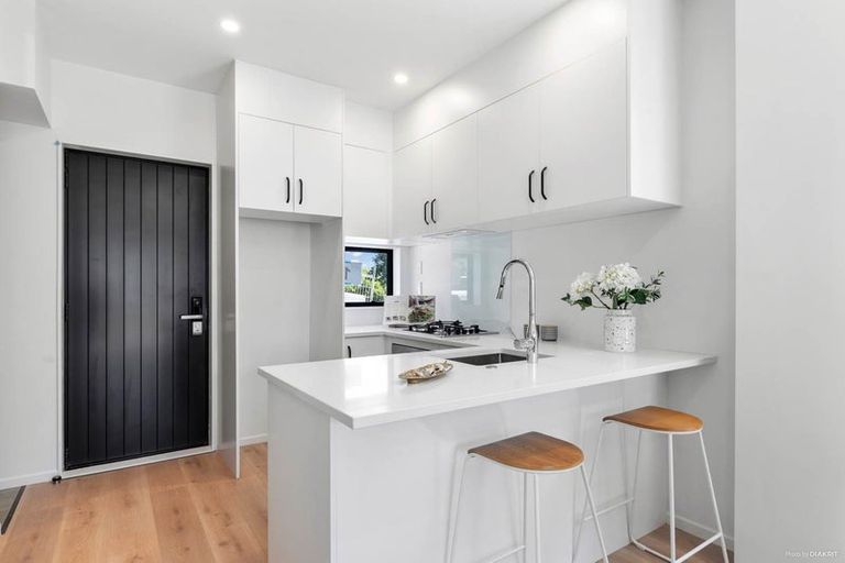 Photo of property in 4/62 Highland Drive, Highland Park, Auckland, 2010