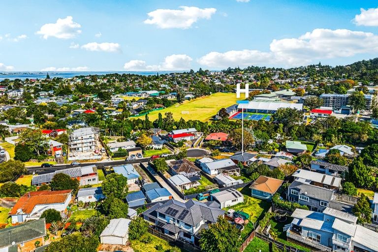 Photo of property in 12 Firle Place, Green Bay, Auckland, 0604