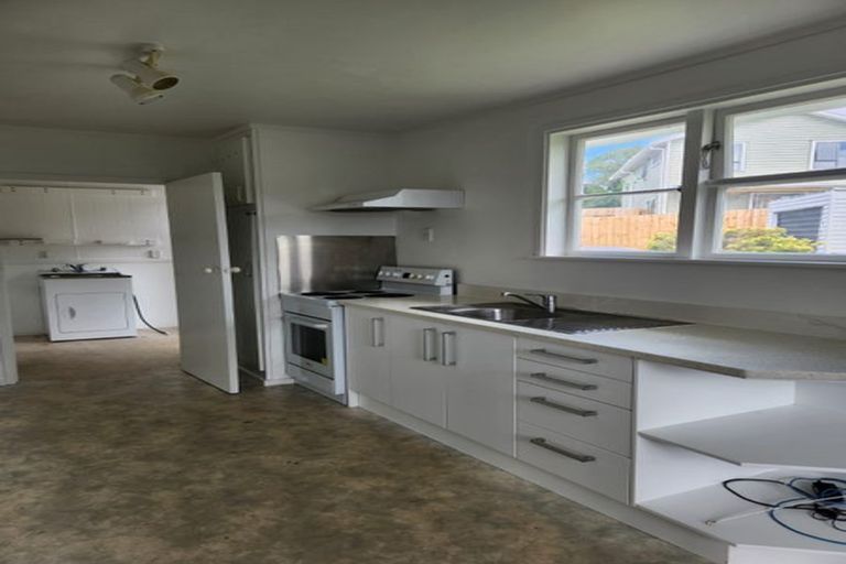 Photo of property in 8 Nutsey Avenue, Northcote, Auckland, 0627