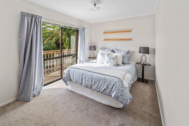 Photo of property in 1/70 William Bayes Place, Red Beach, 0932