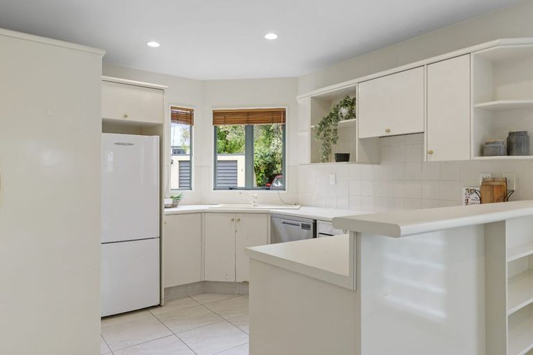 Photo of property in 2/28 Derby Street, St Albans, Christchurch, 8014