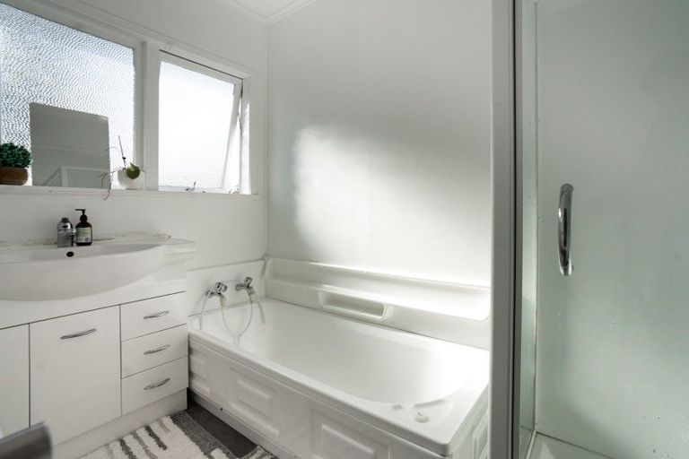 Photo of property in 12 Orsova Place, Lynfield, Auckland, 1042