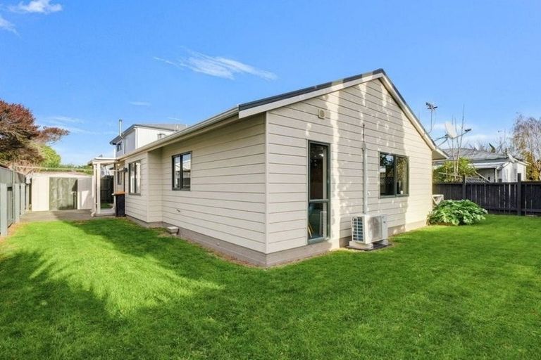 Photo of property in 33 Ruahine Street, Roslyn, Palmerston North, 4414