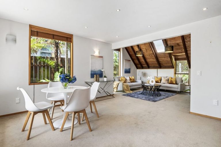 Photo of property in 3 Mizpah Road, Waiake, Auckland, 0630