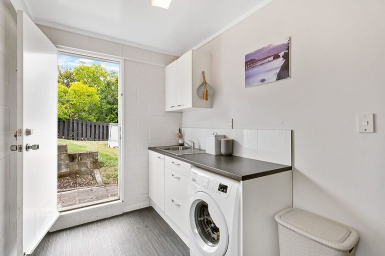 Photo of property in 4 Easter Parade, Glen Eden, Auckland, 0602