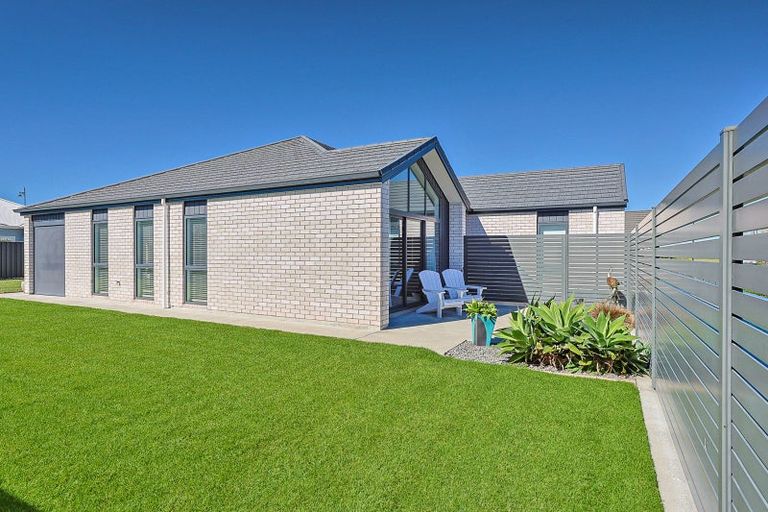 Photo of property in 14 Manapouri Street, Poraiti, Napier, 4112