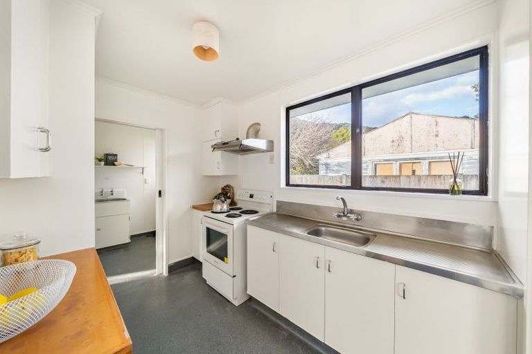 Photo of property in 193a Whites Line East, Waiwhetu, Lower Hutt, 5010