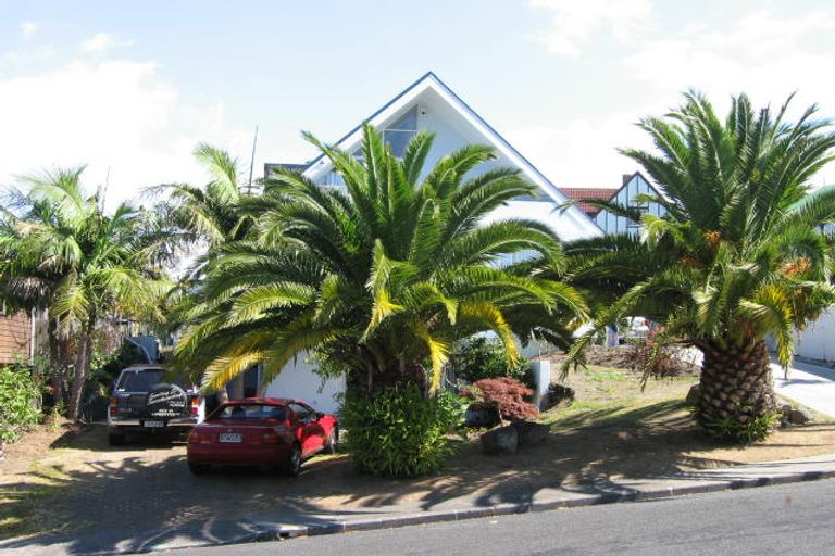 Photo of property in 8 Lingham Crescent, Torbay, Auckland, 0630