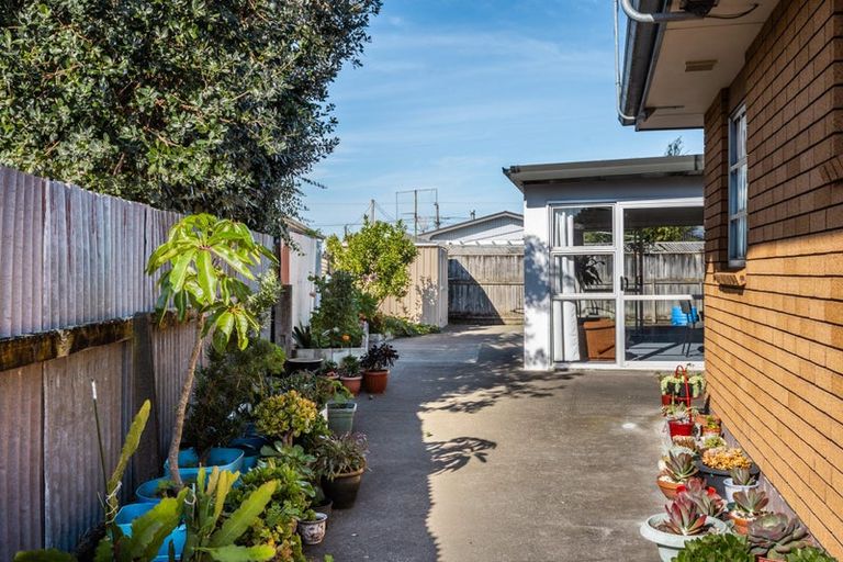 Photo of property in 28a Howard Road, Taradale, Napier, 4112