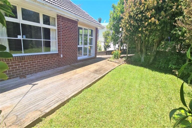 Photo of property in 21 Olsen Avenue, Hillsborough, Auckland, 1042