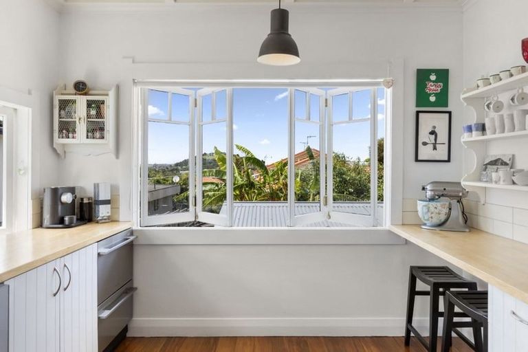 Photo of property in 13 Aramoana Avenue, Devonport, Auckland, 0624