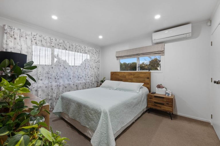 Photo of property in 24 Beauchamp Drive, Massey, Auckland, 0614