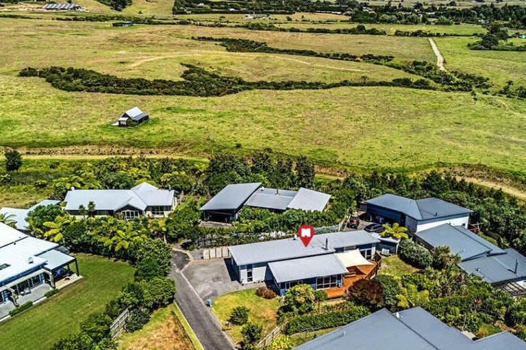 Photo of property in 5d Tui Grove, Oakura, 4314